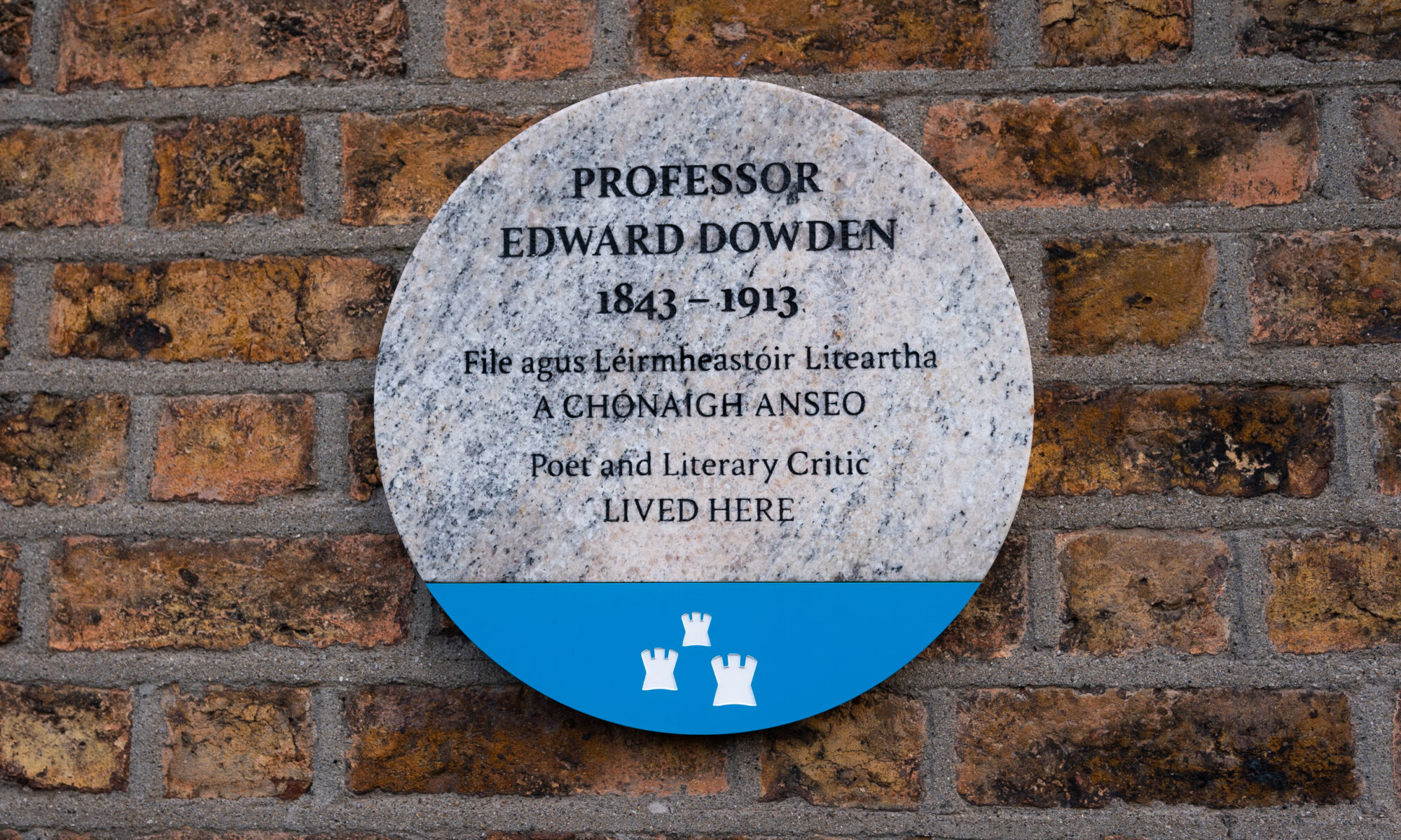 Photograph of a Dublin City Council plaque commemorating Edward Dowden