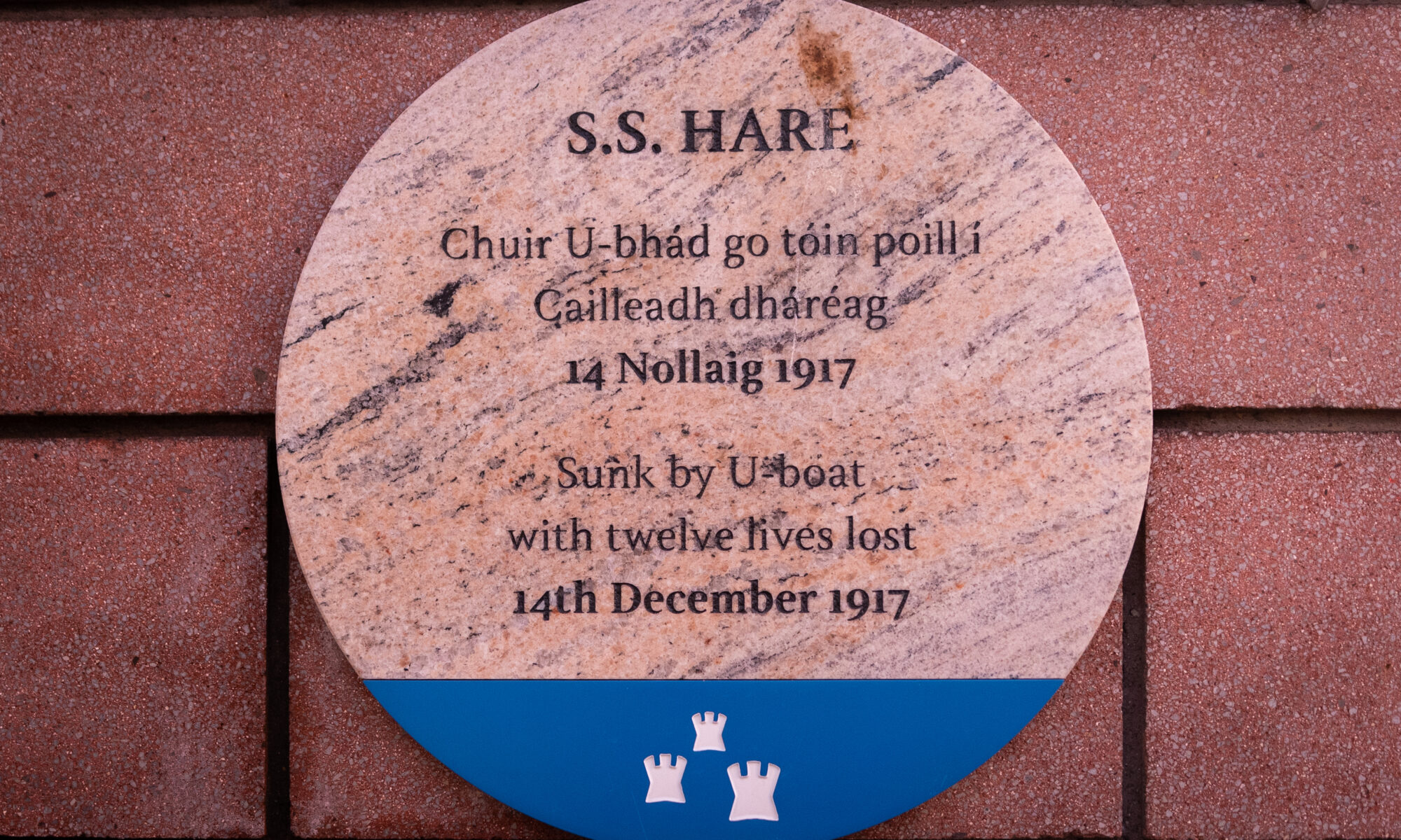 plaque commemorating the sinking of the SS Hare in 1918