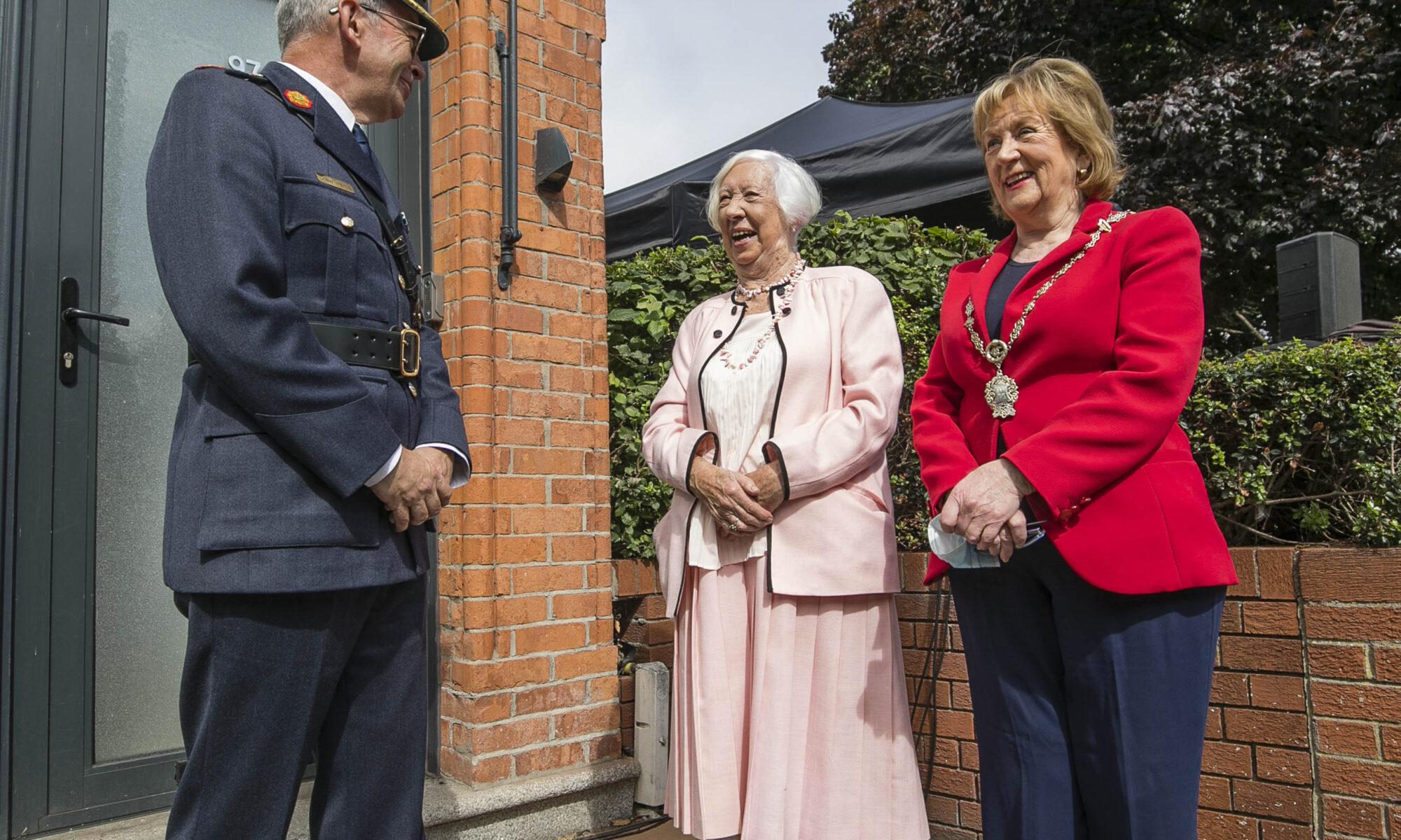 photograph of Garda Commssioner Drew Harris, Ms Mari HYland, and Councillor Mary Freehill, at the unveiling.