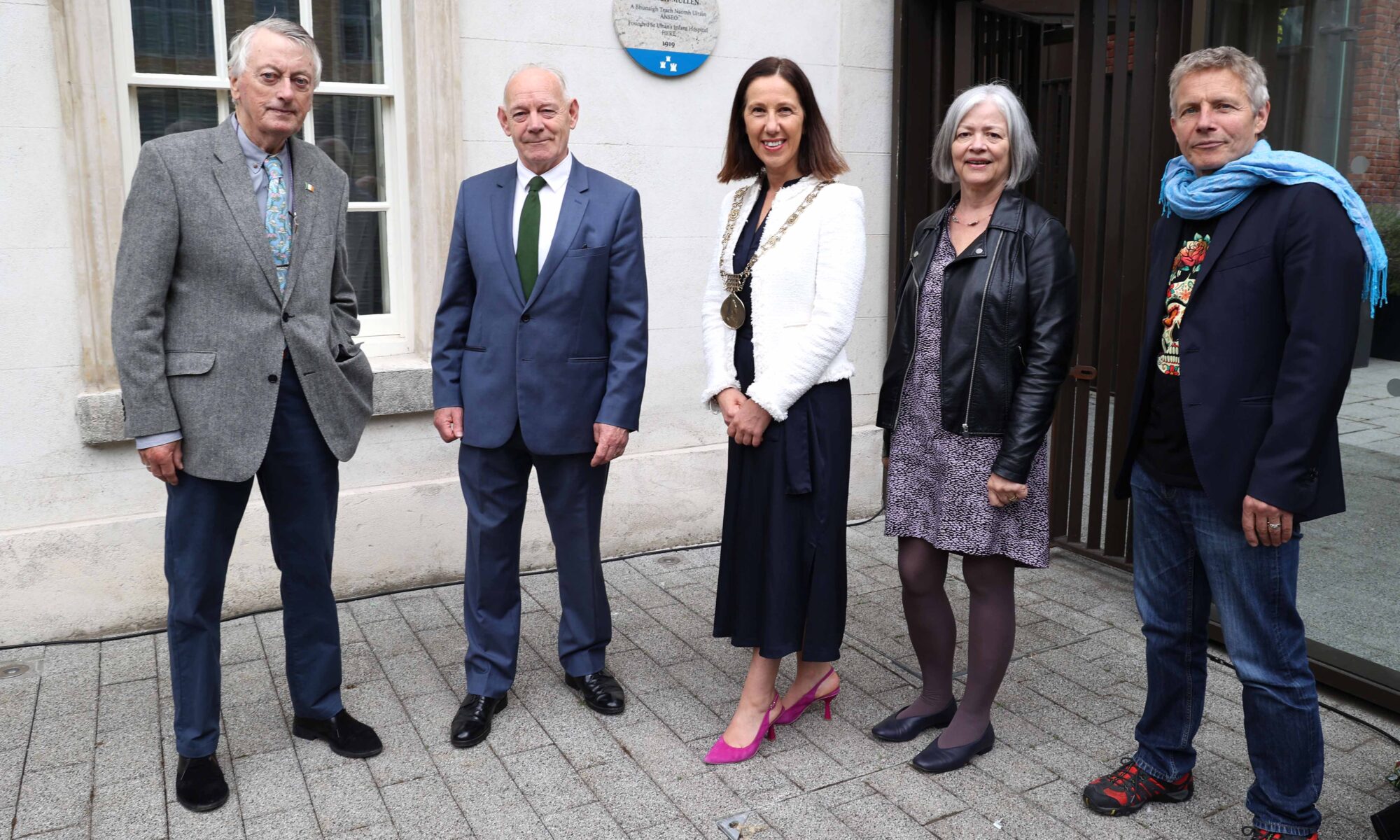 Photograph of Liam Roche, Cllr Mannix Flynn, Lord Mayor of Dublin Alison Gilliland, Dr Margaret Ward, and Paudge Behan, at the Unveiling of a commemorative plaque to Dr Kathleen Lynn & Madeline ffrench-Mullen.
