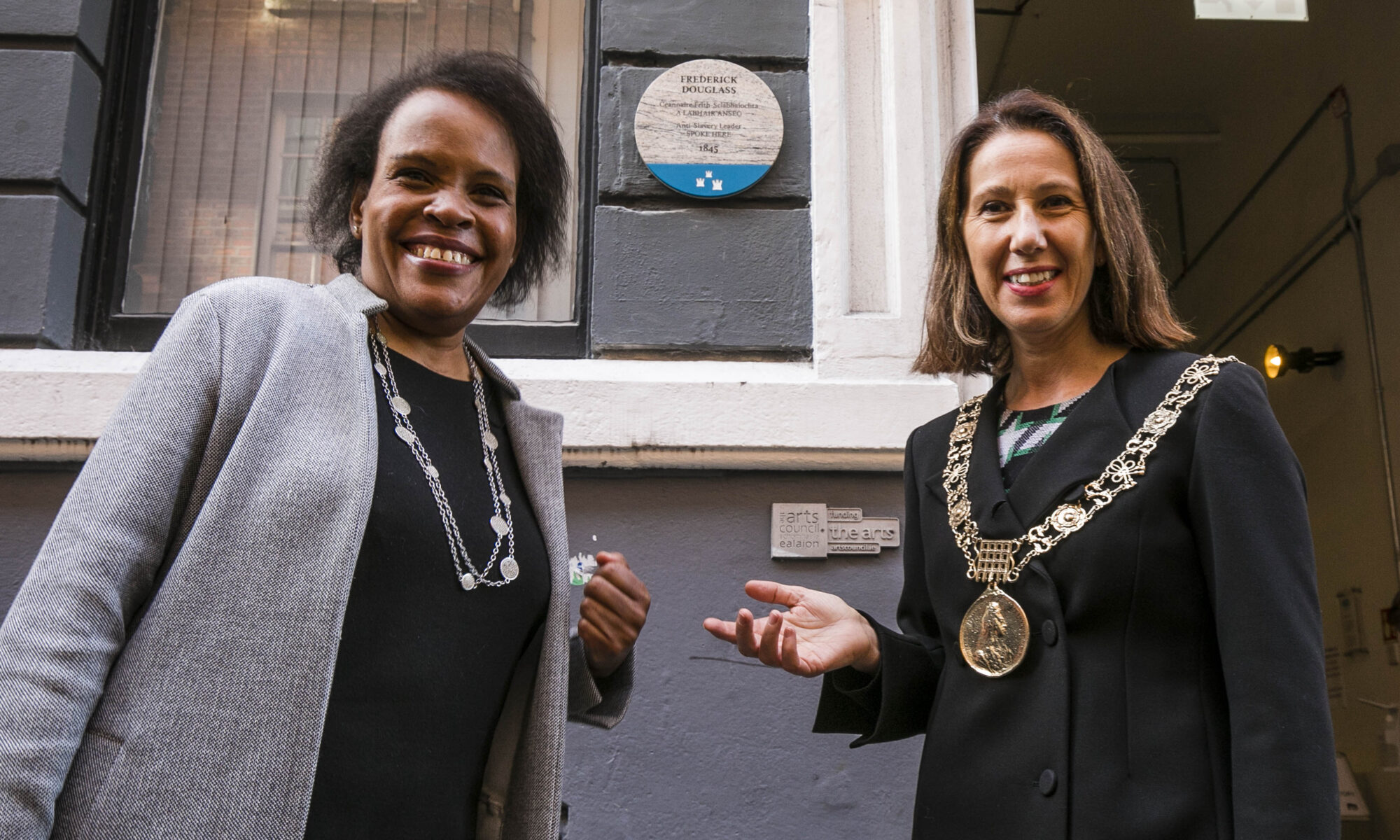 Cecelia Hartsell and Lord Mayor Alison Gilliland at the unveiling of the Frederick Douglass plaque