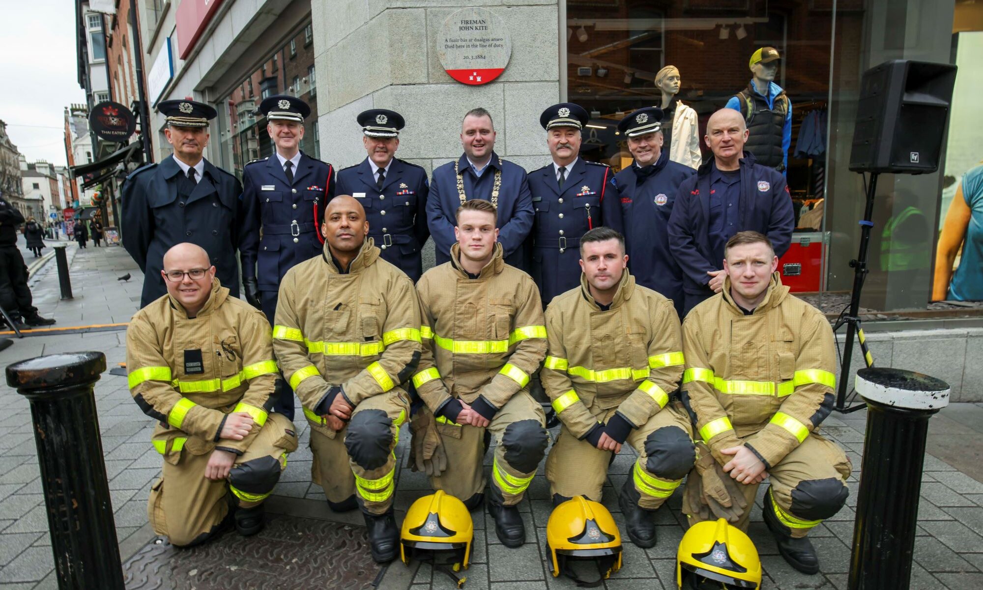 Photograph of The Lord Mayor and members of Dublin Fire Brigade at the unveiling of a Dublin City Council plaque commemorating Fireman John Kite, at Trinity Street, Dublin 2.